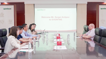 Chuyên gia chứng nhận của Nga đến thăm công ty